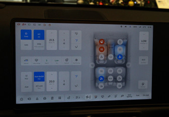 Подержанный автомобиль LiXiang L6 2024 года (15 фото)