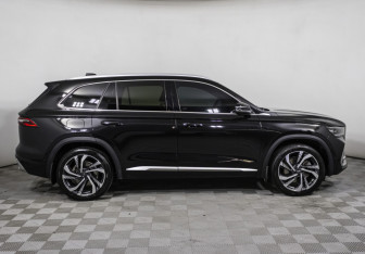 Подержанный автомобиль Geely Monjaro 2023 года (4 фото)
