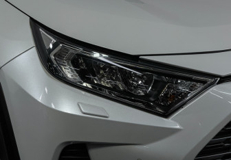 Подержанный автомобиль Toyota RAV4 2022 года (15 фото)