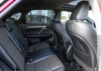 Подержанный автомобиль Lexus RX 2020 года (11 фото)