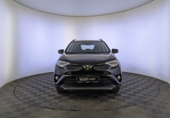 Подержанный автомобиль Toyota RAV4 2018 года (2 фото)