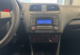 Подержанный автомобиль Volkswagen Polo Sedan 2011 года (15 фото)