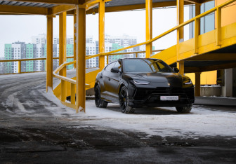 Подержанный автомобиль Lamborghini Urus 2023 года (23 фото)