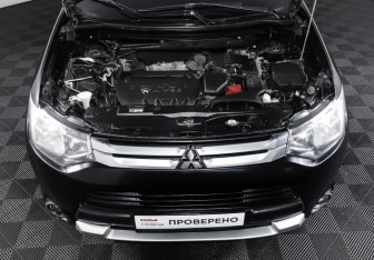 Подержанный автомобиль Mitsubishi Outlander 2014 года (9 фото)