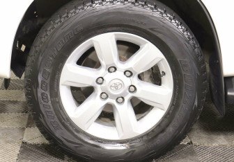 Подержанный автомобиль Toyota Hilux 2013 года (5 фото)