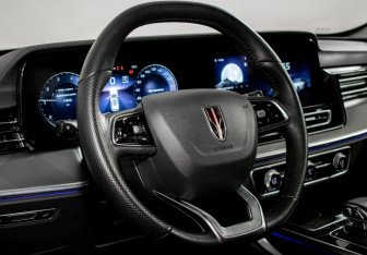 Подержанный автомобиль Hongqi HS5 2023 года (14 фото)
