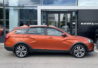 Подержанный автомобиль LADA (ВАЗ) Vesta Wagon 2019 года (4 фото)