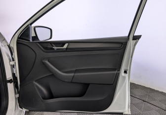 Подержанный автомобиль Skoda Rapid Liftback 2019 года (25 фото)