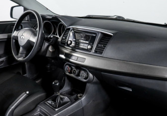 Подержанный автомобиль Mitsubishi Lancer Sedan 2014 года (6 фото)