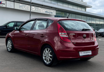 Подержанный автомобиль Hyundai i30 Hatchback 2009 года (7 фото)