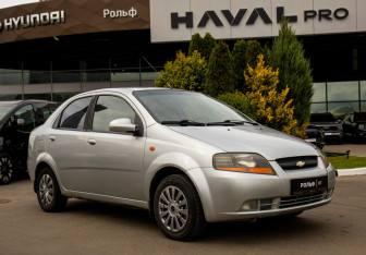 Подержанный автомобиль Chevrolet Aveo Sedan 2005 года (2 фото)