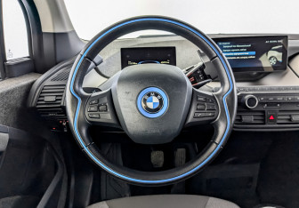 Подержанный автомобиль BMW i3 2021 года (21 фото)