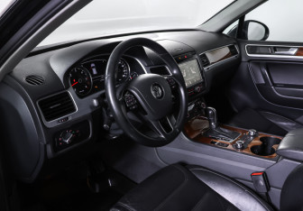 Подержанный автомобиль Volkswagen Touareg 2010 года (15 фото)
