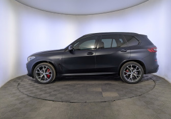 Подержанный автомобиль BMW X5 2021 года (8 фото)
