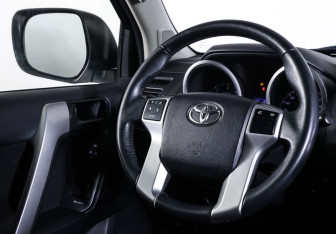 Подержанный автомобиль Toyota Land Cruiser Prado 2016 года (12 фото)