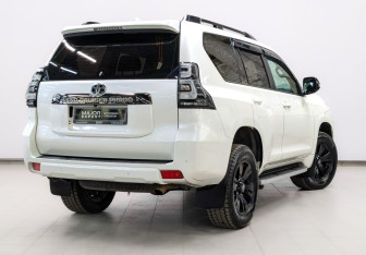 Подержанный автомобиль Toyota Land Cruiser Prado 2021 года (5 фото)