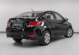 Подержанный автомобиль Hyundai Solaris Sedan 2015 года (5 фото)