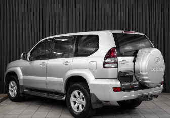 Подержанный автомобиль Toyota Land Cruiser Prado 2005 года (8 фото)