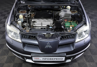 Подержанный автомобиль Mitsubishi Outlander 2005 года (9 фото)