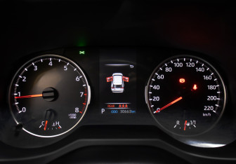 Подержанный автомобиль Toyota RAV4 2021 года (13 фото)