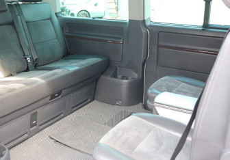 Подержанный автомобиль Volkswagen Multivan 2013 года (19 фото)