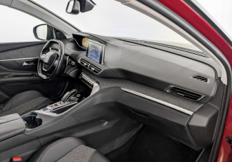 Подержанный автомобиль Peugeot 3008 2018 года (11 фото)
