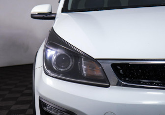 Подержанный автомобиль Kia Rio Hatchback 2018 года (7 фото)