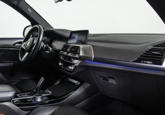 Подержанный автомобиль BMW X3 2021 года (12 фото)