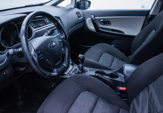 Подержанный автомобиль Kia Ceed Wagon 2015 года (10 фото)