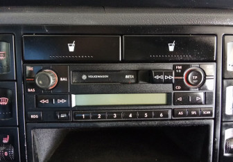 Подержанный автомобиль Volkswagen Sharan 2003 года (14 фото)