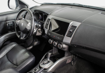 Подержанный автомобиль Peugeot 4007 2010 года (8 фото)