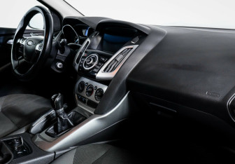 Подержанный автомобиль Ford Focus Sedan 2012 года (8 фото)