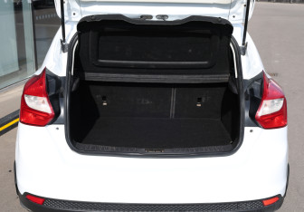 Подержанный автомобиль Ford Focus Hatchback 2013 года (9 фото)