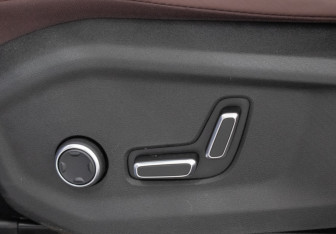 Подержанный автомобиль Geely Monjaro 2023 года (14 фото)