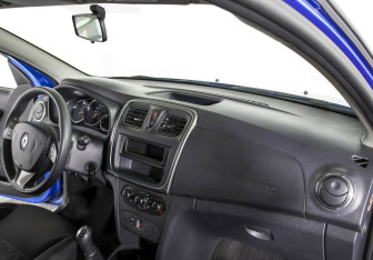 Подержанный автомобиль Renault Sandero 2017 года (7 фото)