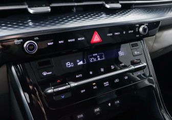 Подержанный автомобиль Kia Carnival 2021 года (19 фото)