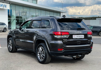 Подержанный автомобиль Jeep Grand Cherokee 2020 года (7 фото)