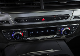 Подержанный автомобиль Audi Q7 2017 года (15 фото)