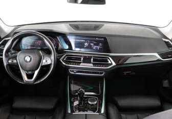 Подержанный автомобиль BMW X5 2020 года (10 фото)