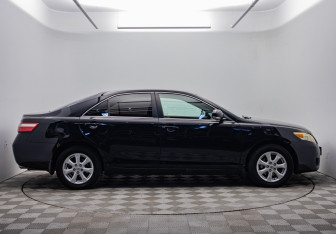 Подержанный автомобиль Toyota Camry Sedan 2011 года (6 фото)