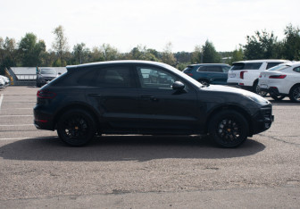 Подержанный автомобиль Porsche Macan 2017 года (4 фото)