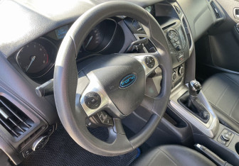 Подержанный автомобиль Ford Focus Sedan 2011 года (14 фото)