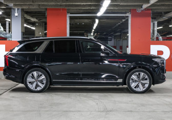 Подержанный автомобиль Hongqi E-HS9 2022 года (4 фото)