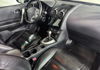 Подержанный автомобиль Nissan Qashqai 2012 года (11 фото)