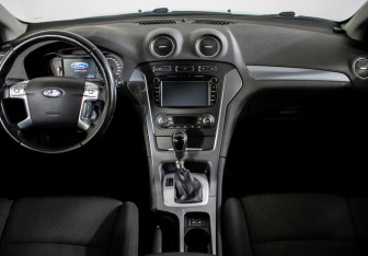 Подержанный автомобиль Ford Mondeo Sedan 2012 года (11 фото)