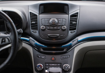 Подержанный автомобиль Chevrolet Orlando 2014 года (14 фото)