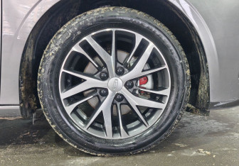 Подержанный автомобиль Geely Emgrand 2023 года (18 фото)