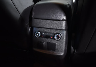 Подержанный автомобиль Ford Explorer 2015 года (19 фото)