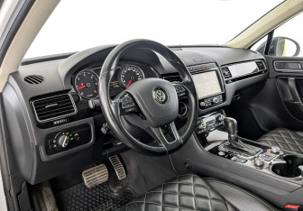 Подержанный автомобиль Volkswagen Touareg 2018 года (16 фото)