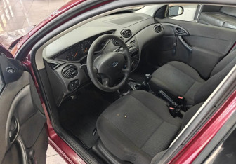 Подержанный автомобиль Ford Focus Wagon 2004 года (9 фото)